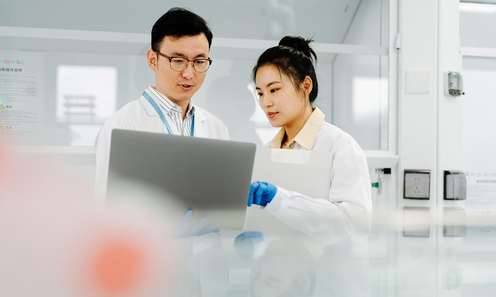 创始团队由光学设计专家、图像处理工程师与自动化控制领域人才共同组成，具备超过 15 年行业经验。